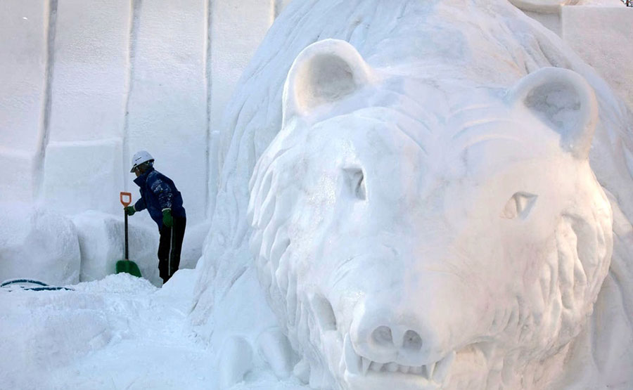 جشنواره مجسمه های یخی در پارک اودوری در ساپورو، ژاپن