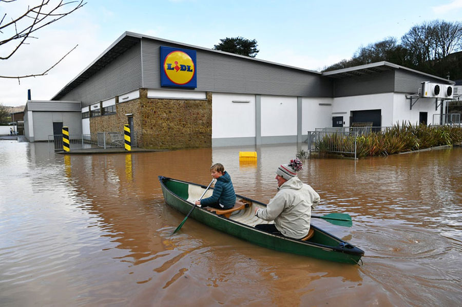 سیلاب ناشی از طوفان دنیس در بریتانیا