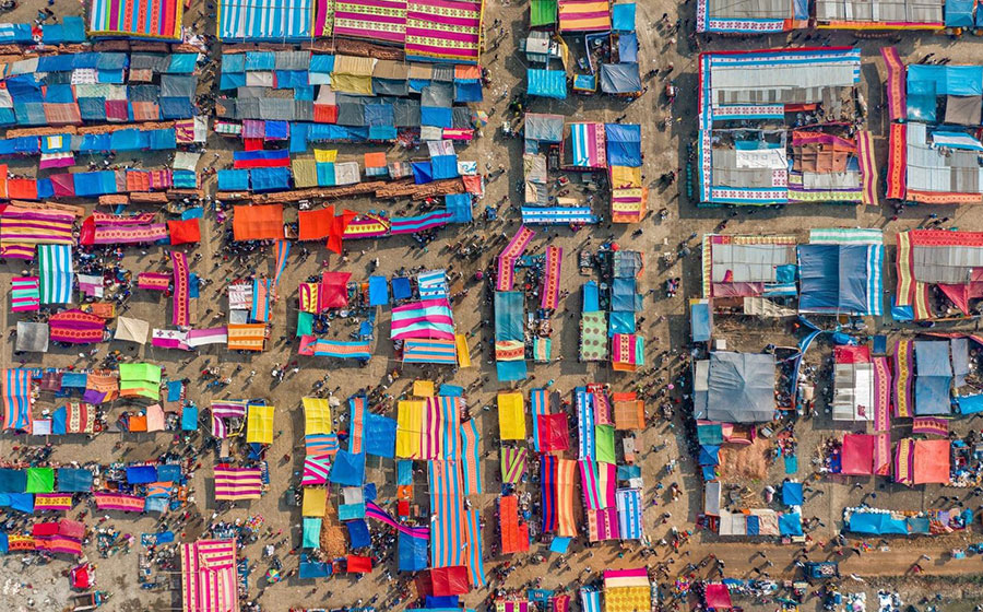 یک بازار رنگارنگ در بنگلادش