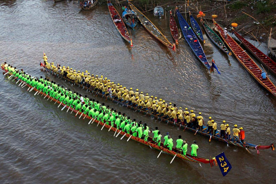 مسابقات سالانه قایقرانی در پنوم‌پن کامبوج
