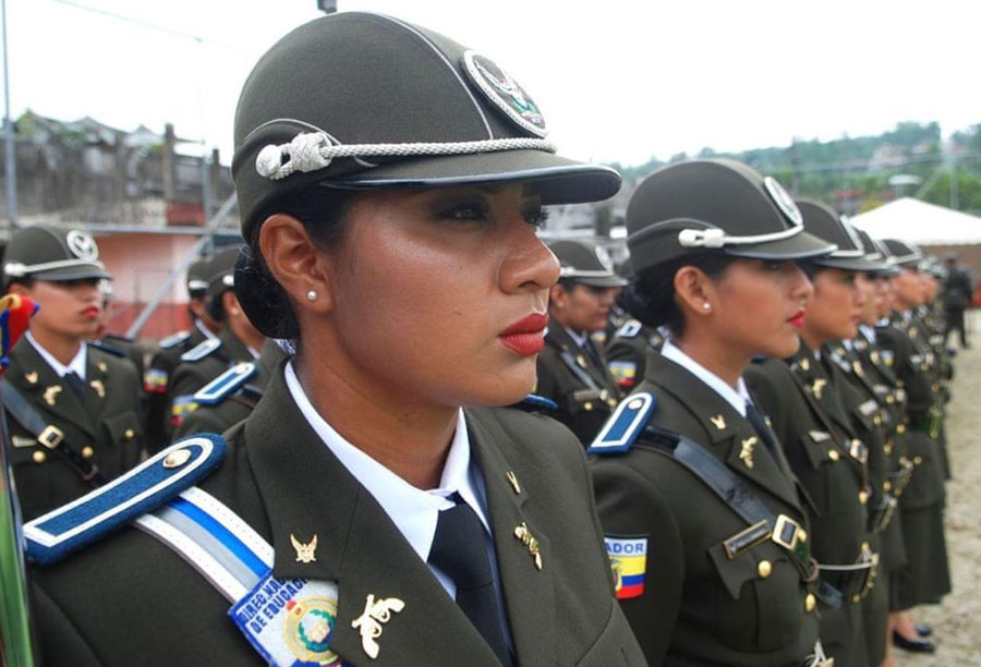 فارغ‌التحصیلی نخستین گروه از زنان پلیس عضو قبیله‌های بومی اکوادور