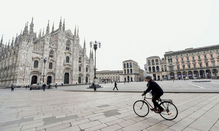 میادین مرکزی شهر میلان ایتالیا خالی و خلوت در پی اعلام وضعیت قرمز و قرنطینه تمامی ایتالیا از سوی دولت