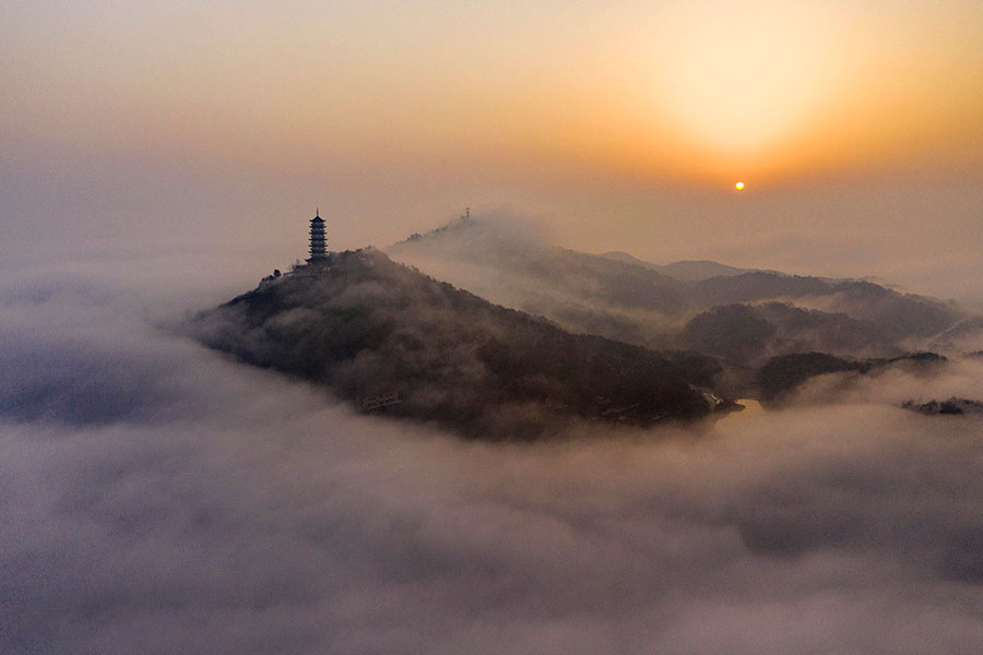 صبح مه آلود در استان دوچانگ، استان جیانگشی، چین