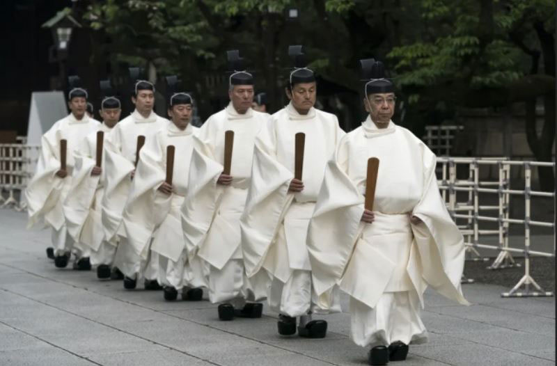 کاهنان معبد یاسوکُنی در شهر توکیو ژاپن مراسم سالانه بهاره خود را برگزار می‌کنند