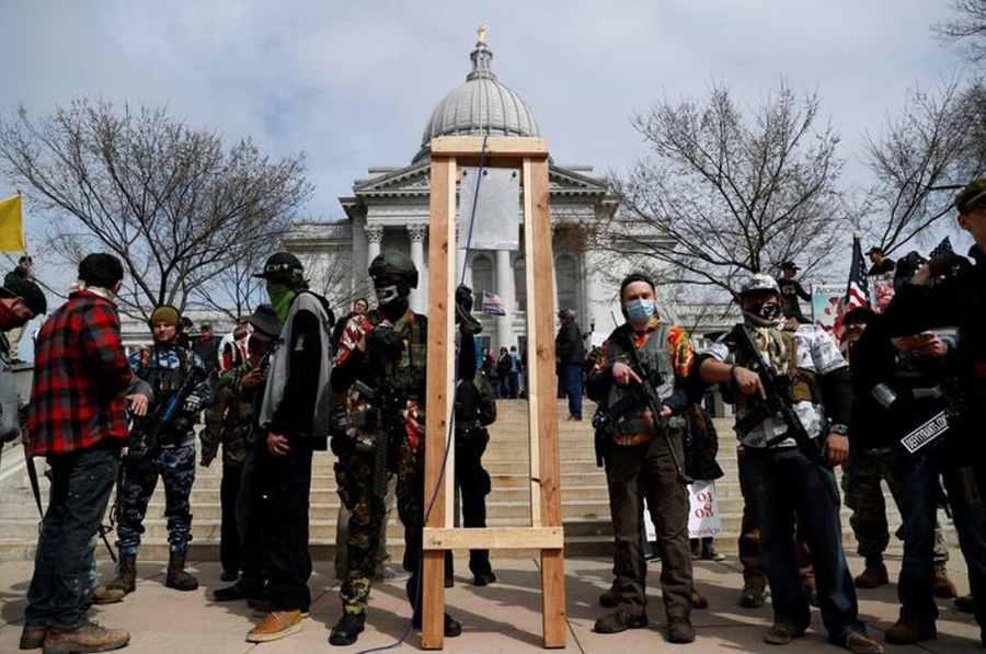 تظاهرات مخالفان تمدید قرنطینه سراسری در شهر مَدیسون در ایالت ویسکانسین آمریکا