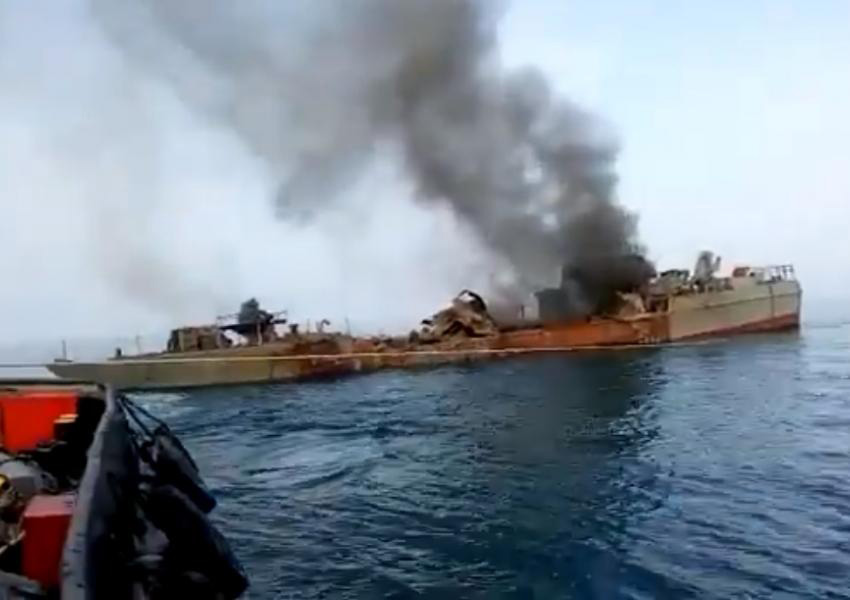 همه ابعاد حادثه شناور کنارک در دست بررسی است - All aspects of Konarak frigate accident are under investigation همه ابعاد حادثه شناور کنارک در دست بررسی است - All aspects of Konarak frigate accident are under investigation