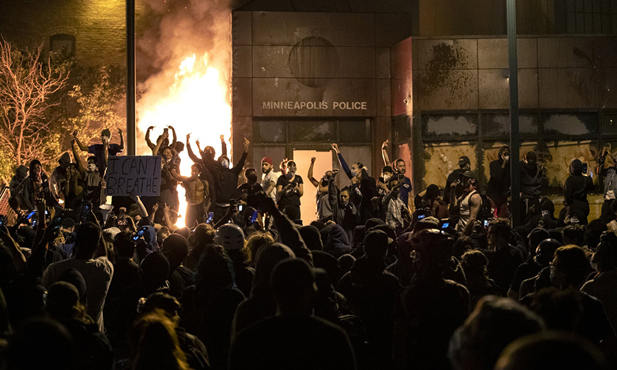 ترامپ دستور شلیک به معترضان در مینیاپولیس را صادر کرد - Trump ordered the shooting of protesters in Minneapolis ترامپ دستور شلیک به معترضان در مینیاپولیس را صادر کرد - Trump ordered the shooting of protesters in Minneapolis