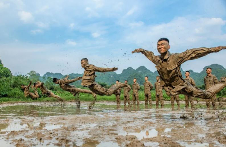 تمرینات بدنی ارتش چین