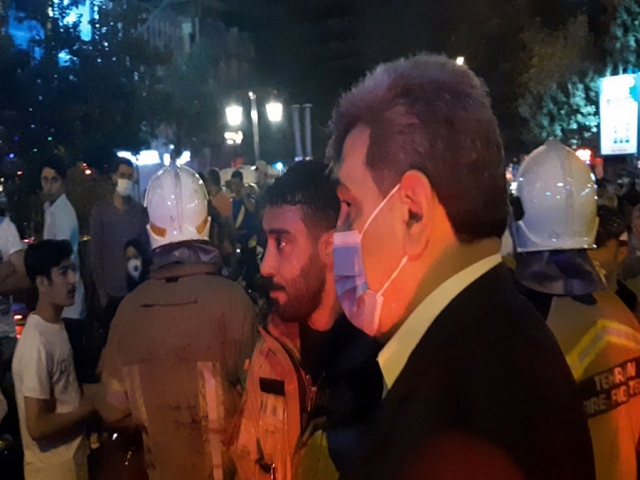 حناچی در محل انفجار کلینیک سینا اطهر حضور یافت حناچی در محل انفجار کلینیک سینا اطهر حضور یافت