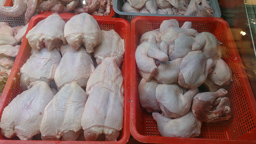 فروش مرغ بالاتر از 15 هزار تومان ممنوع است - The sale of chickens above 15000 Tomans is prohibited فروش مرغ بالاتر از 15 هزار تومان ممنوع است - The sale of chickens above 15000 Tomans is prohibited