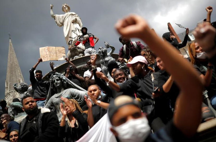 تظاهرات در محکومیت قتل  جورج فلوید و خشونت پلیس در شهر نانت فرانسه