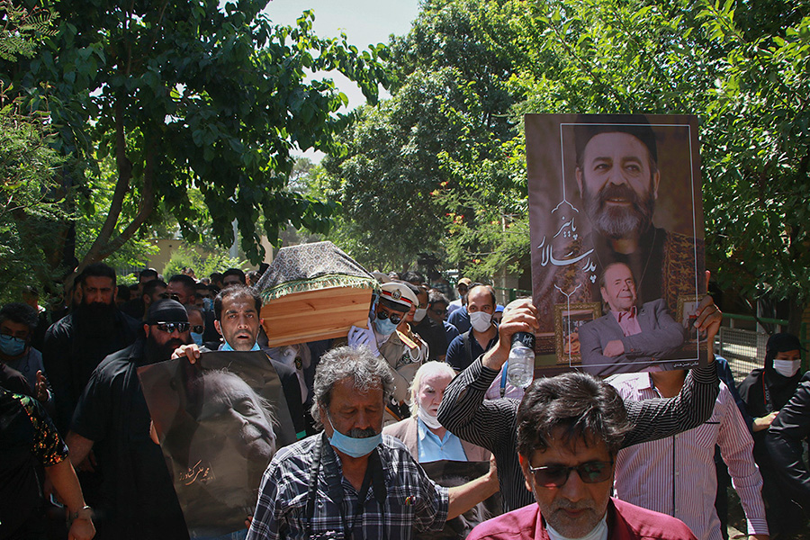 مراسم خاکسپاری محمد علی کشاورز، پیشکسوت سینما و تئاتر مراسم خاکسپاری محمد علی کشاورز، پیشکسوت سینما و تئاتر