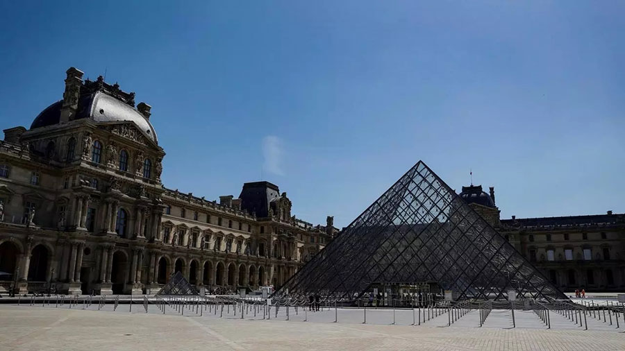 موزه «لوور» پاریس امروز بازگشایی شد - The Louvre Museum reopened today
