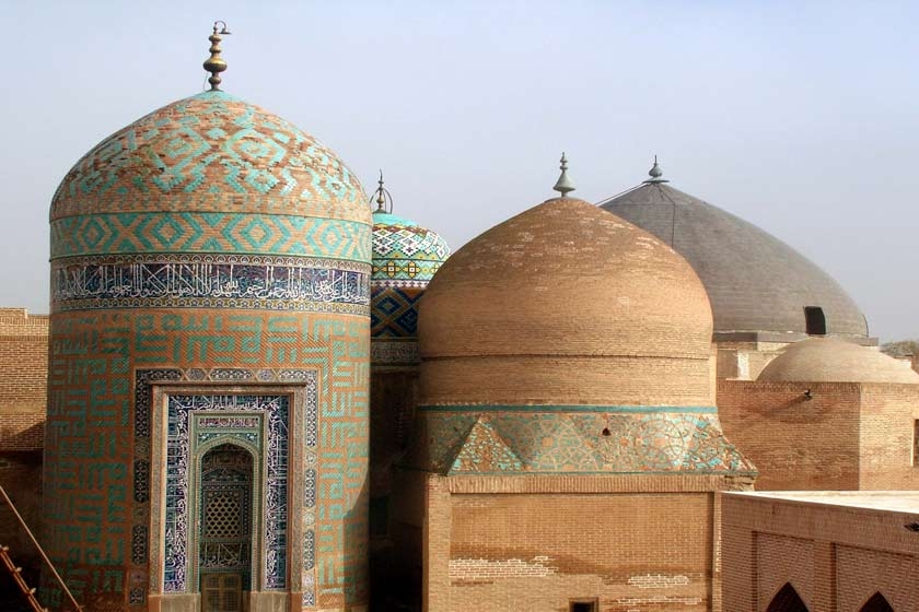 4 مرداد، بزرگداشت شیخ صفی الدین اردبیلی (استقرار سلسله صفویه)