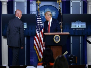 تیراندازی بیرون کاخ سفید باعث ترک کنفرانس مطبوعاتی توسط ترامپ شد
