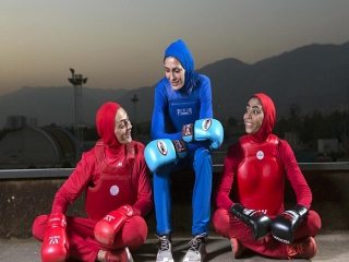 حضور خواهران منصوریان در مسابقات MMA برای اولین بار