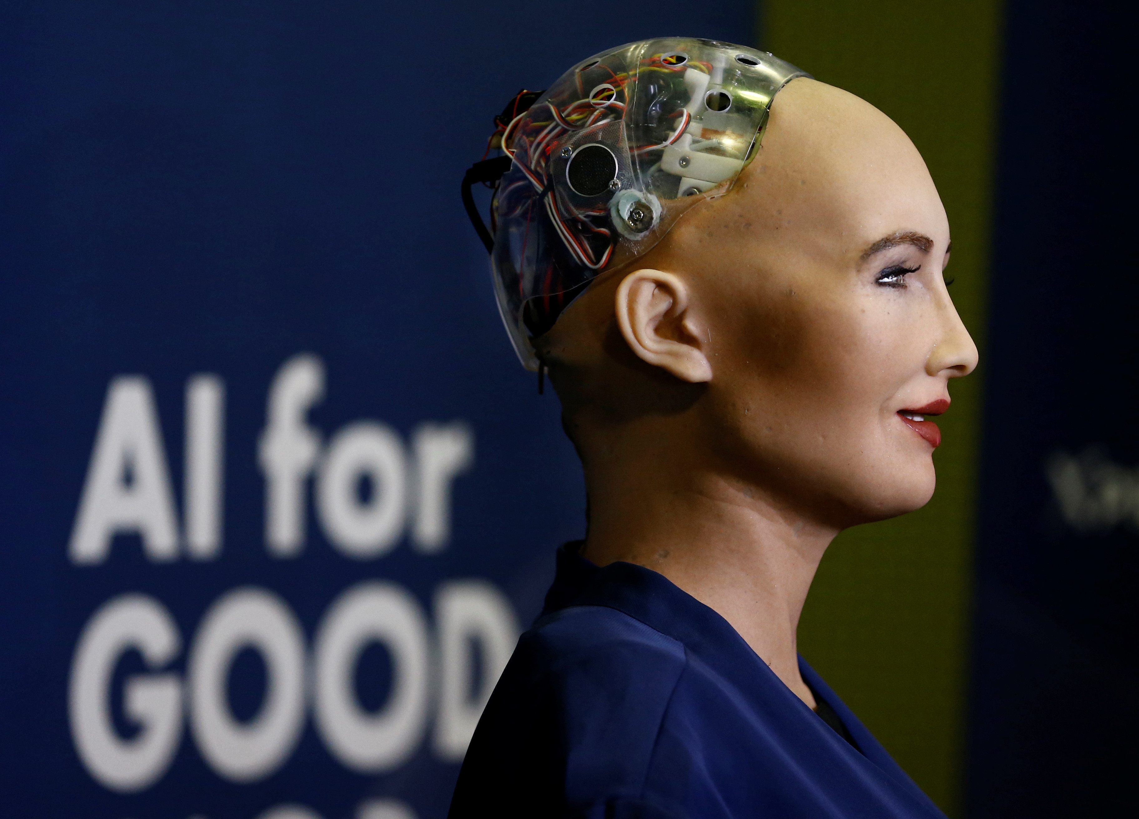 سوفیا، بهترین ربات جهان و چند کاری که هوش مصنوعی در انجامشان بهتر از انسان عمل میکند!
