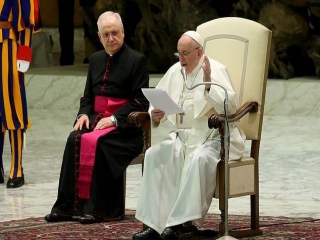 کرونا زن است یا مرد؟/پاپ فرانسیس: همه باید فرمانبردار بانو کووید باشیم