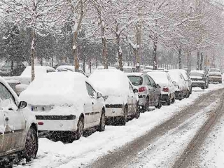 برف و باران در جاده‌های 21 استان کشور/ریزش کوه در جاده چالوس